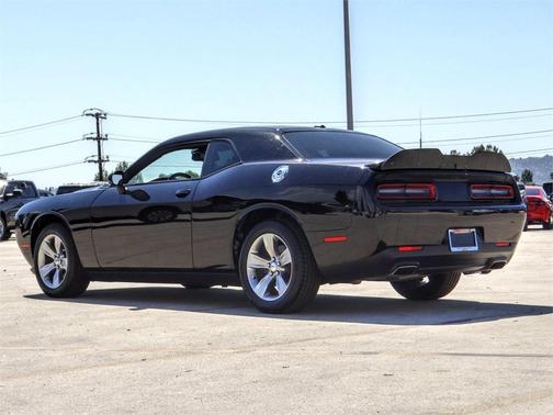 Photo 2 of 22 of 2020 Dodge Challenger SXT