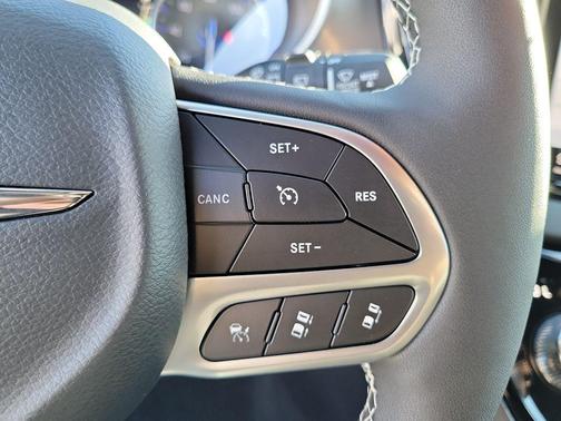 2025 Chrysler Voyager LX
