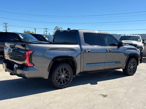 2023 Toyota Tundra Hybrid Platinum