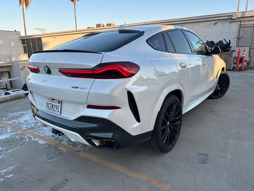 White Metallic 2024 BMW X6 xDrive40i