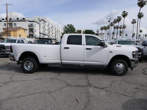 2026 RAM 3500 Tradesman Crew Cab 4x4 8' Box