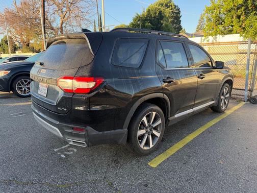 2023 Honda Pilot AWD Elite