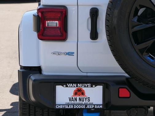 Bright White Clearcoat 2023 Jeep Wrangler 4xe Sahara
