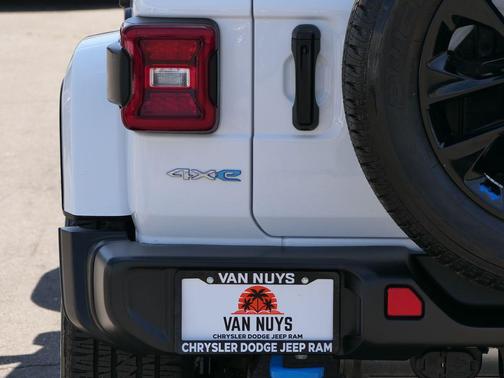 Bright White Clearcoat 2023 Jeep Wrangler 4xe Sahara