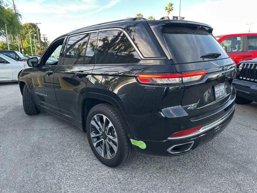 Diamond Black Crystal Pearlcoat 2022 Jeep Grand Cherokee 4xe Overland