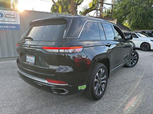 Diamond Black Crystal Pearlcoat 2022 Jeep Grand Cherokee 4xe Overland