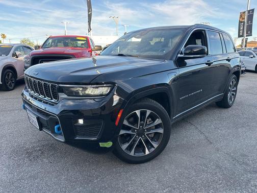Diamond Black Crystal Pearlcoat 2022 Jeep Grand Cherokee 4xe Overland