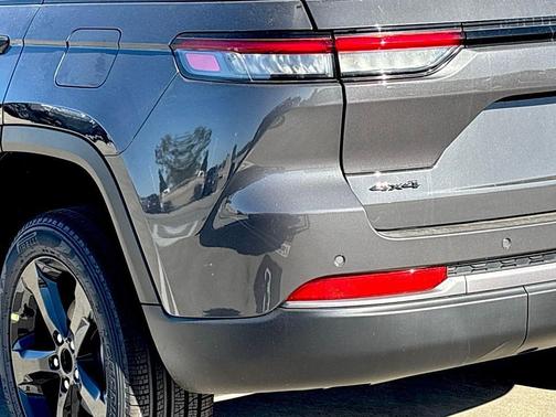 Baltic Gray Metallic Clearcoat 2026 Jeep Grand Cherokee Limited