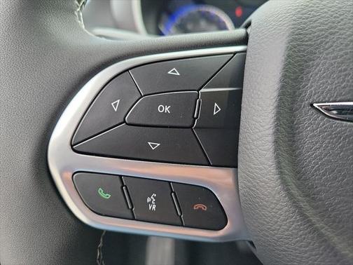 2025 Chrysler Voyager LX