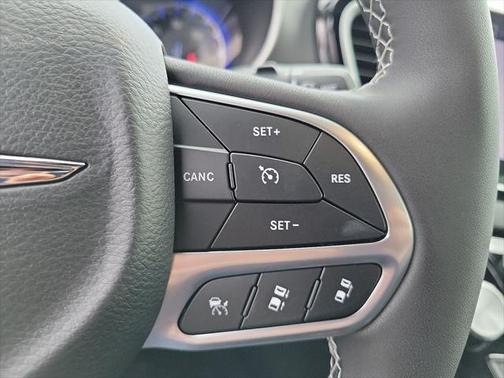 2025 Chrysler Voyager LX