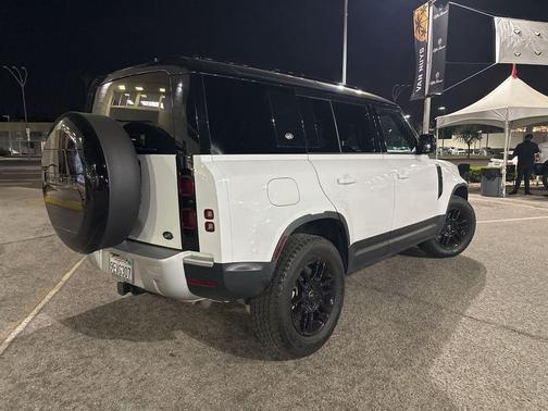 2023 Land Rover Defender 110 SE