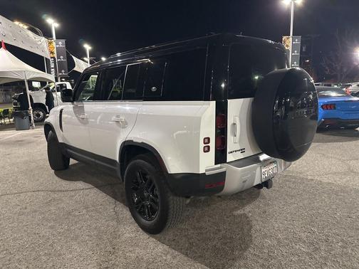 2023 Land Rover Defender 110 SE