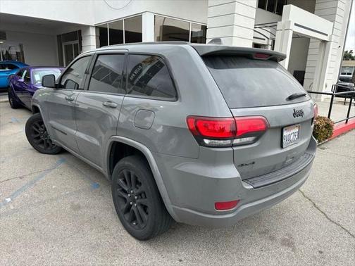 2022 Jeep Grand Cherokee Laredo