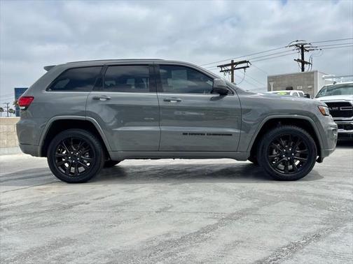 2022 Jeep Grand Cherokee Laredo
