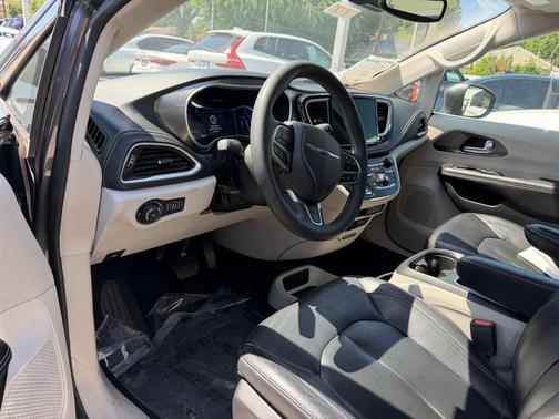 Granite Crystal Metallic Clearcoat 2022 Chrysler Pacifica Hybrid Touring L