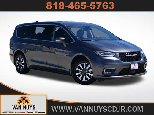 Granite Crystal Metallic Clearcoat 2022 Chrysler Pacifica Hybrid Touring L