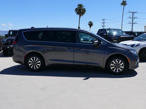 Granite Crystal Metallic Clearcoat 2022 Chrysler Pacifica Hybrid Touring L
