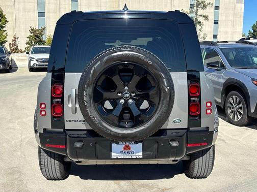 2023 Land Rover Defender 110 X-Dynamic SE