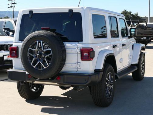 2026 Jeep Wrangler 4-Door Sahara 4x4