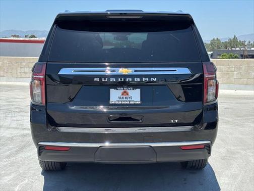 2024 Chevrolet Suburban LT