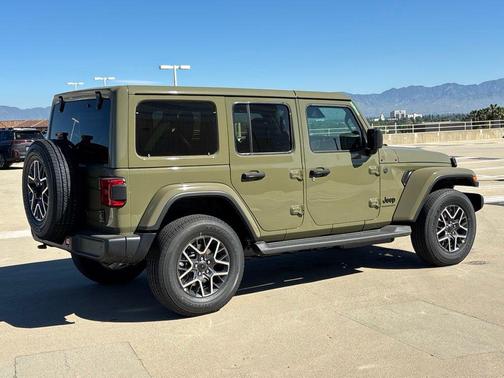 2026 Jeep Wrangler 4-Door Sahara 4x4