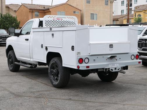 Bright White Clearcoat 2026 RAM 2500 Tradesman Regular Cab 4x4 8' Box