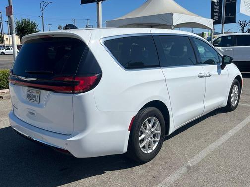 2024 Chrysler Pacifica Touring