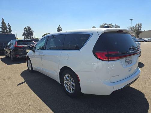 2024 Chrysler Pacifica Touring