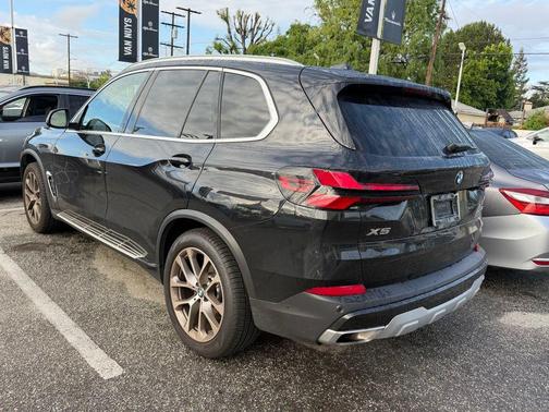 Black Sapphire Metallic 2024 BMW X5 sDrive40i