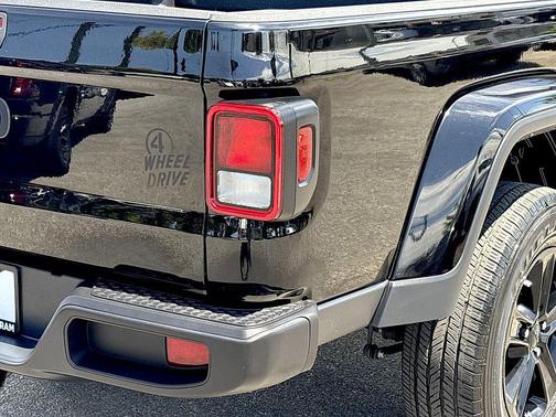 Black Clearcoat 2021 Jeep Gladiator Willys 4x4