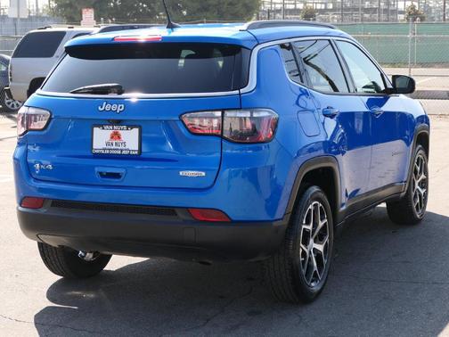 Blue Pearl 2024 Jeep Compass Latitude