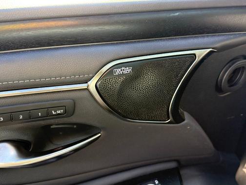 2024 Lexus ES 300h Luxury