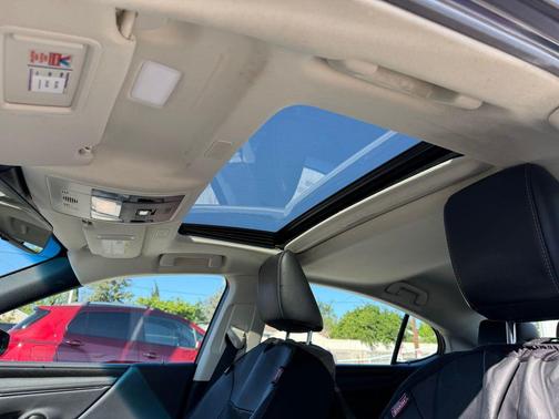 2024 Lexus ES 300h Luxury