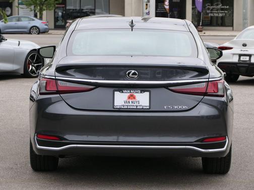 2024 Lexus ES 300h Luxury