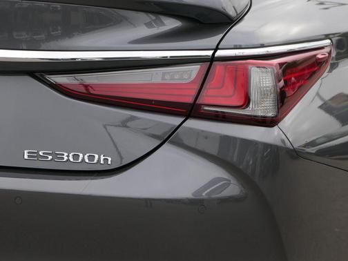 2024 Lexus ES 300h Luxury