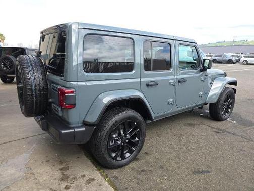 2025 Jeep Wrangler 4xe Sahara