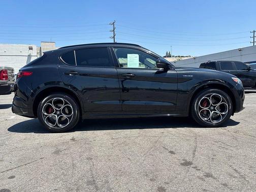 Vulcano Black Metallic 2023 Alfa Romeo Stelvio Veloce AWD