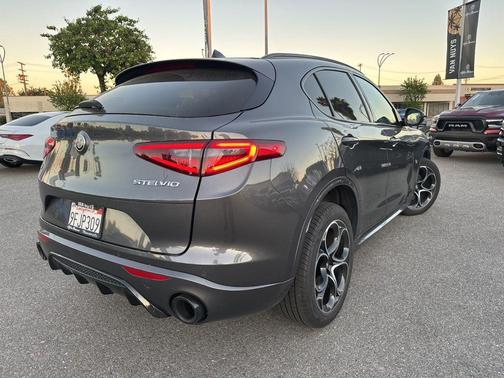 2023 Alfa Romeo Stelvio Veloce AWD