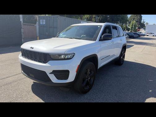 Bright White Clearcoat 2023 Jeep Grand Cherokee Altitude