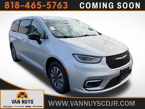 Silver Mist Clearcoat 2024 Chrysler Pacifica Hybrid Select