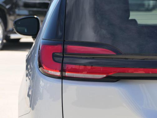 Silver Mist Clearcoat 2024 Chrysler Pacifica Hybrid Select