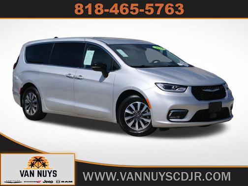 Silver Mist Clearcoat 2024 Chrysler Pacifica Hybrid Select