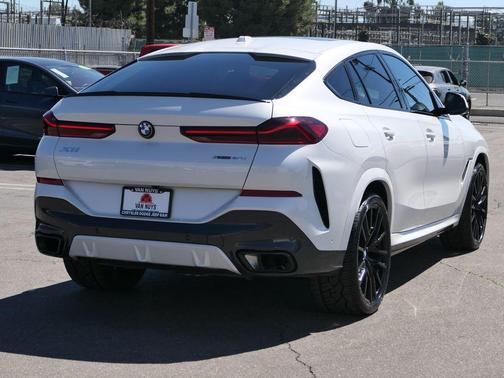 Mineral White Metallic 2024 BMW X6 xDrive40i