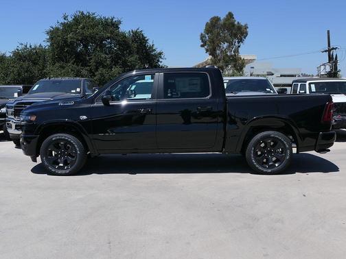 Diamond Black Crystal Pearlcoat 2026 RAM 1500 Big Horn/Lone Star