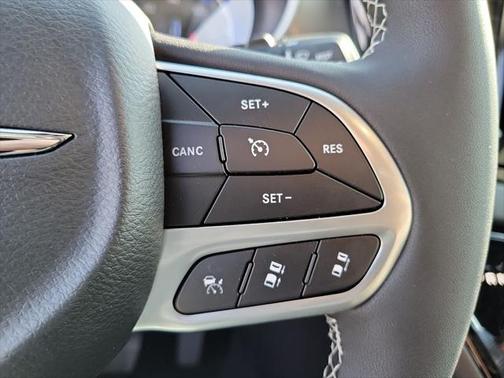2025 Chrysler Voyager LX