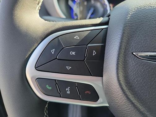 2025 Chrysler Voyager LX