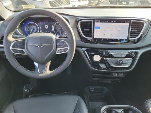 2025 Chrysler Voyager LX