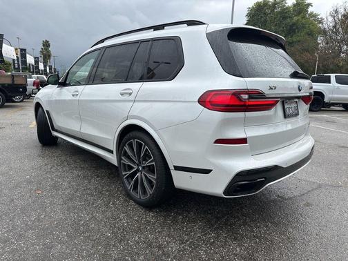 2022 BMW X7 M50i