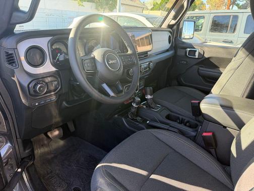 2025 Jeep Wrangler 4xe Willys