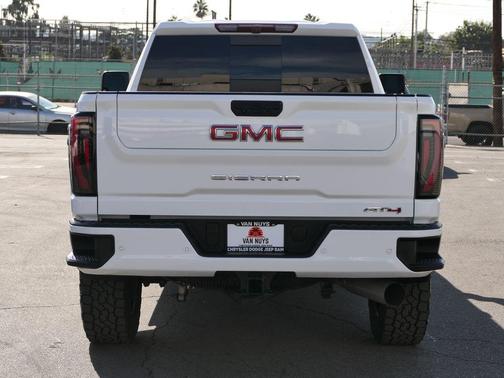 2024 GMC Sierra 2500 AT4